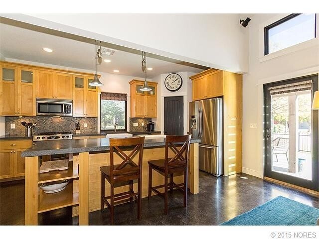 Building Photo - Amazing Home in Broken Arrow