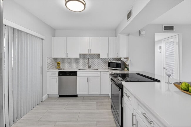 Building Photo - 450 Piedmont J