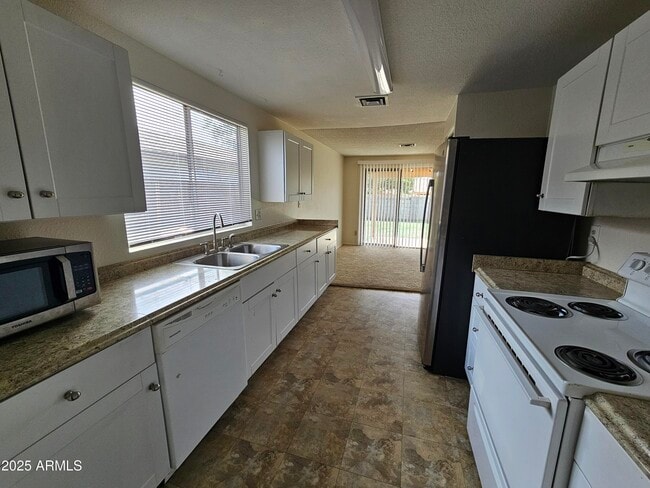 Building Photo - 6231 W Zoe Ella Way