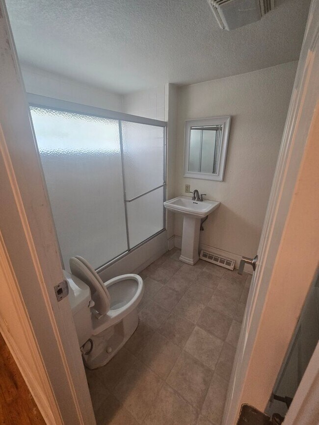 Building Photo - Spacious and Bright 3B Home in Longmont Available NOW! Great Location!