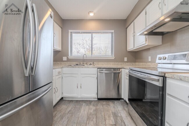 Building Photo - 4825 Colleen Dr