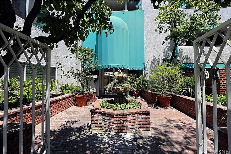 Building Photo - 4950 Louise Ave