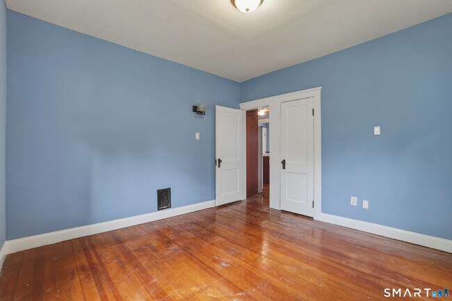Building Photo - 44-46-46 Perry Hill Rd