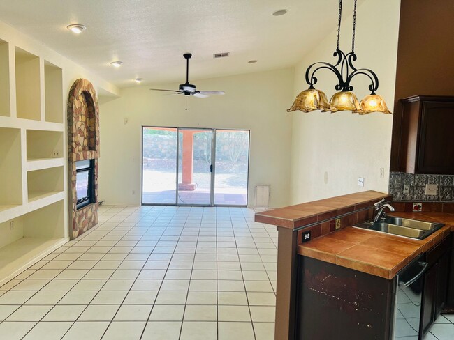 Building Photo - Captivating 4 bedroom, 2 bath home in Santa Teresa, NM!