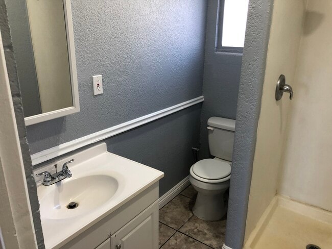 Building Photo - 447 E Merlayne Dr