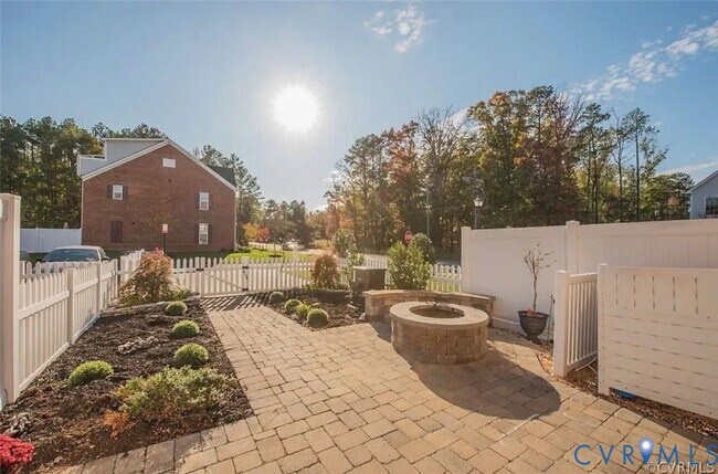 Building Photo - 11335 Sadler Walk Ln