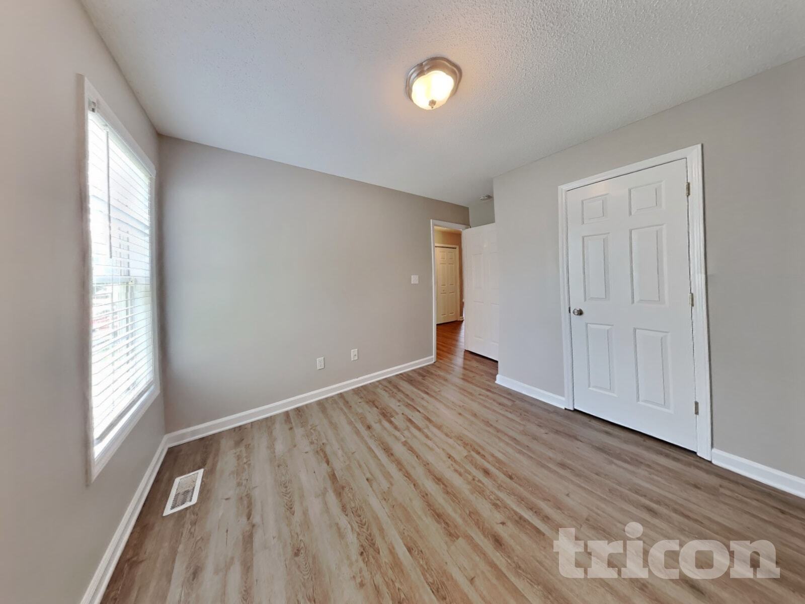 Building Photo - 2112 McKinnon Dr