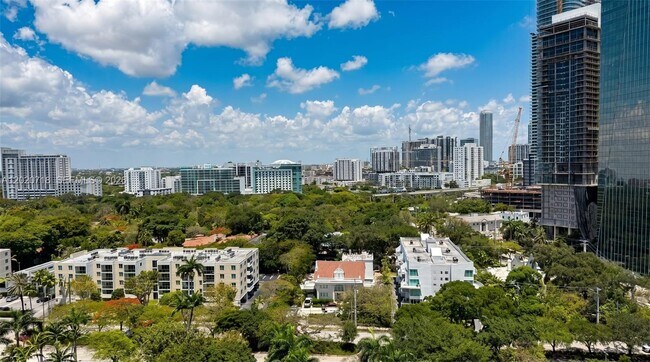 Building Photo - 1541 Brickell Ave