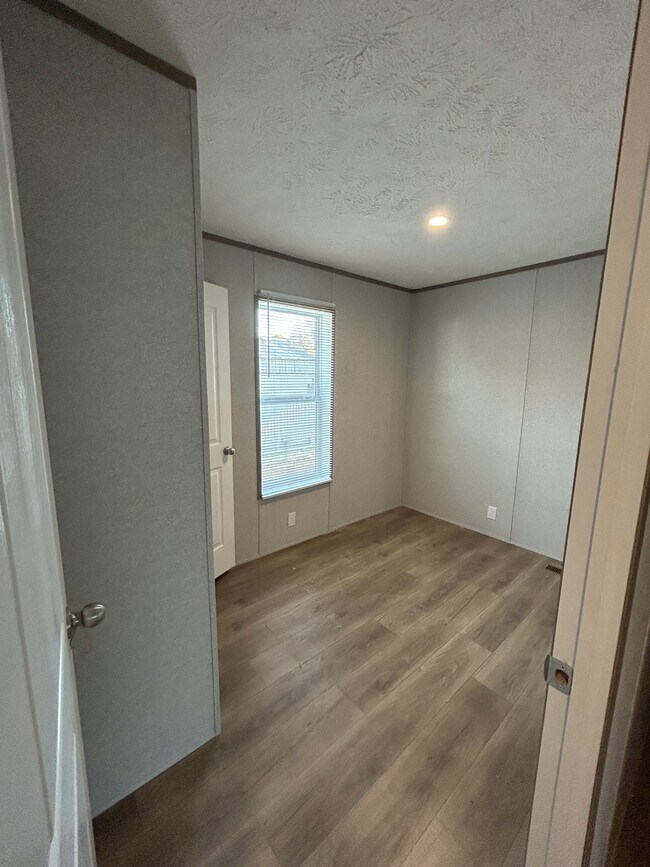 Building Photo - 111 Richie St