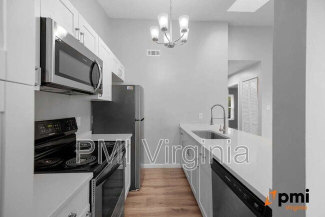 Building Photo - 631 Bluff Ct