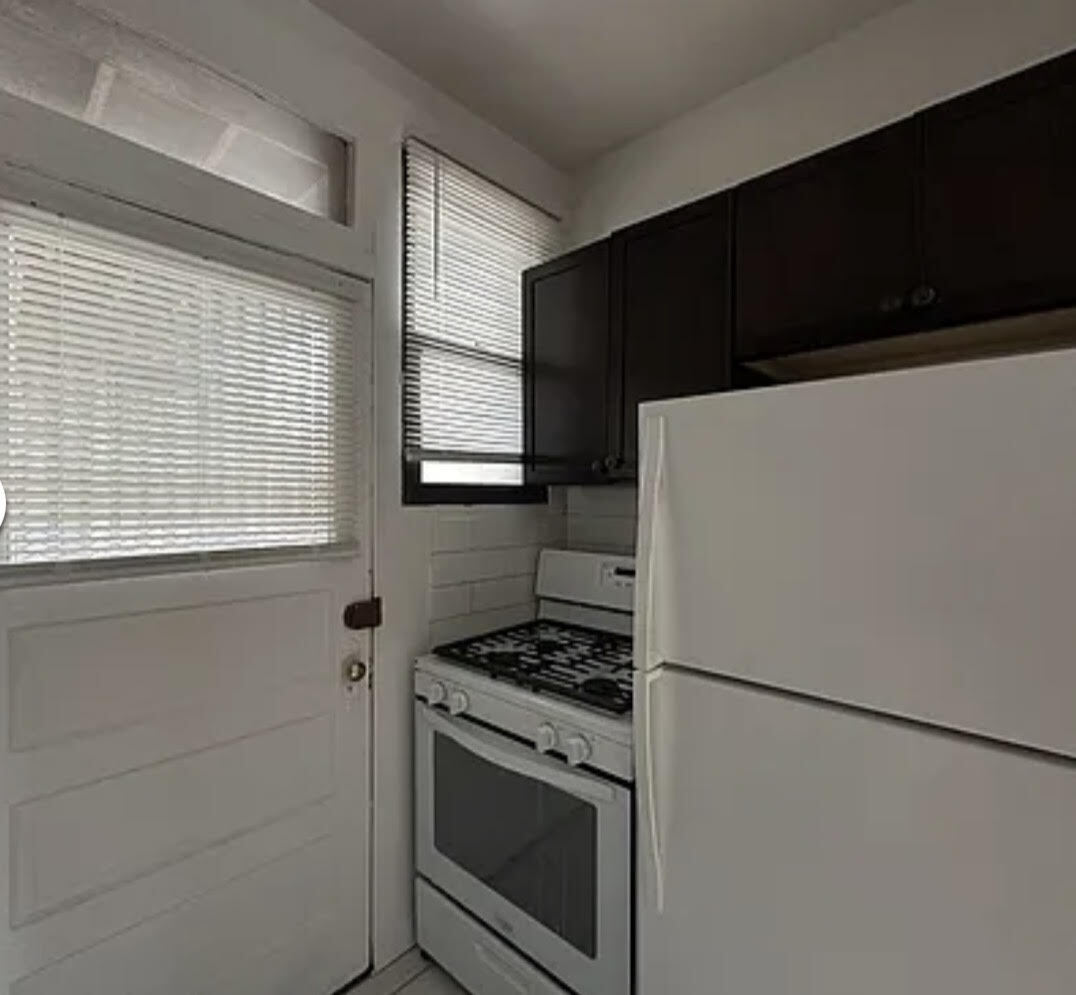 Building Photo - 1321 W Estes Ave