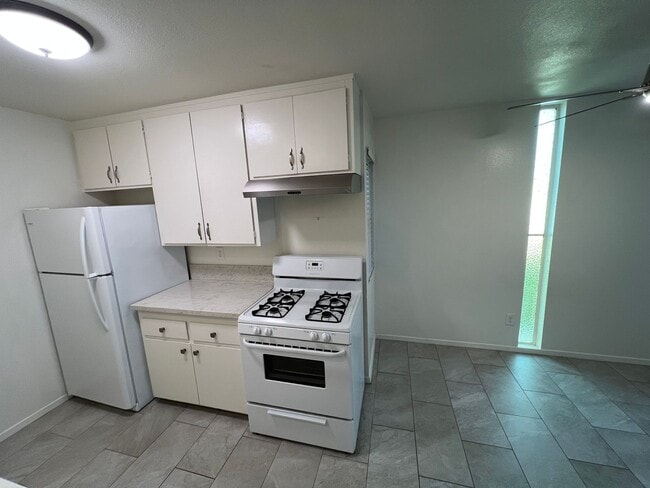 Building Photo - 11170 Poplar St