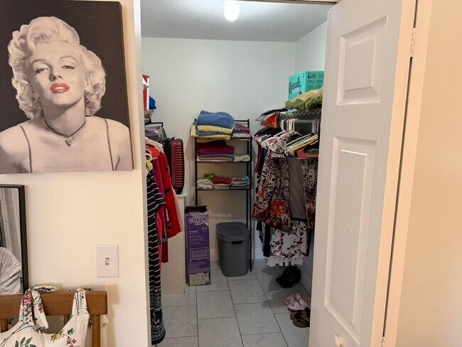 Building Photo - 502 Davis Rd