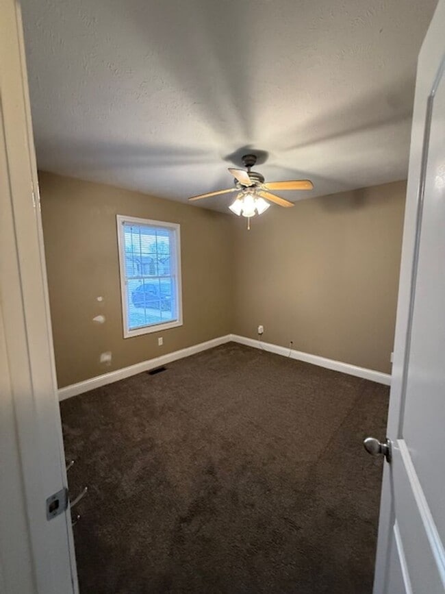 Building Photo - 409 DALHLIA