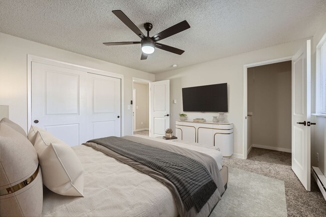 Building Photo - Breathtaking Renovation! Oversized 2 Bed 1.5 Bath Townhome! Ready Now! Don't Miss Out!