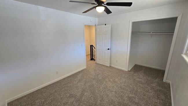 Building Photo - 2 bed/ 1.5 Bathroom Townhouse Church Hill,...
