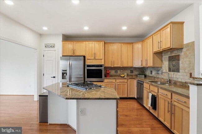 Building Photo - 4550 Fair Valley Dr