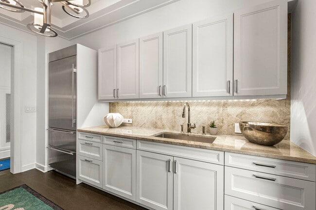 Building Photo - 118 E Erie St