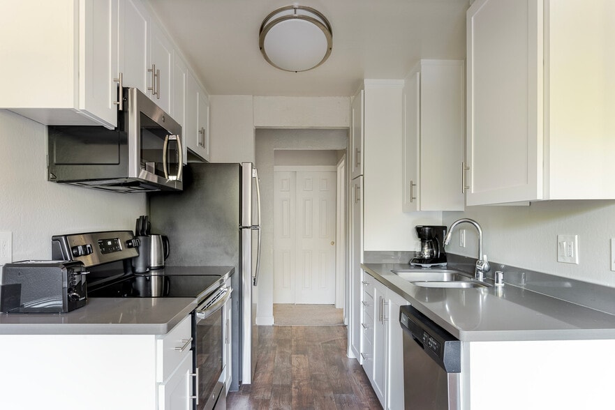 Building Photo - 202 Calvert Dr