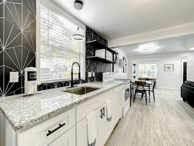 Building Photo - 173 S Orange Ave