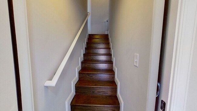 Building Photo - 3607 Fernhill Ave