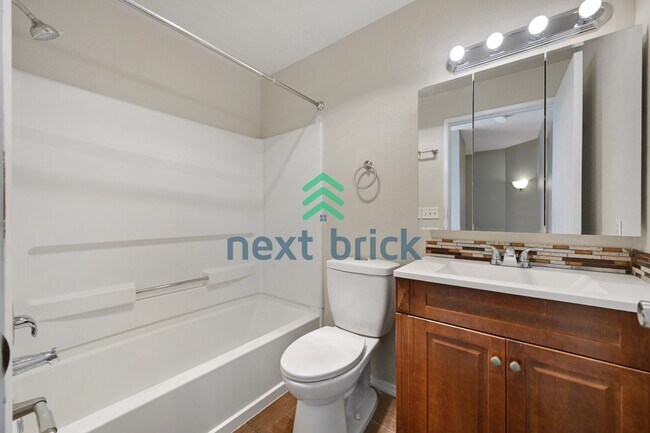 Building Photo - A Cozy 3 Bedroom and 2.5 Bathroom Property