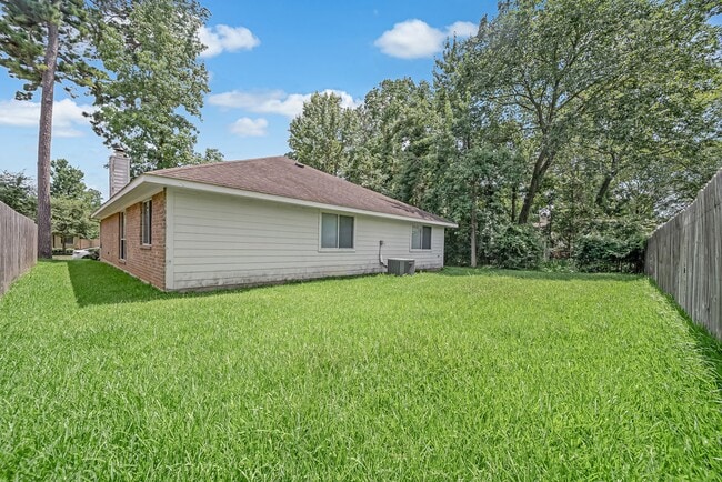 Building Photo - 12810 Lakeshore Dr