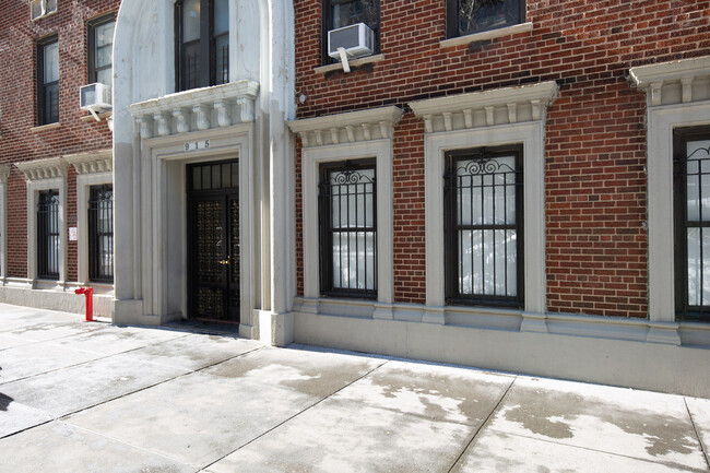 Building Photo - 915 W End Ave