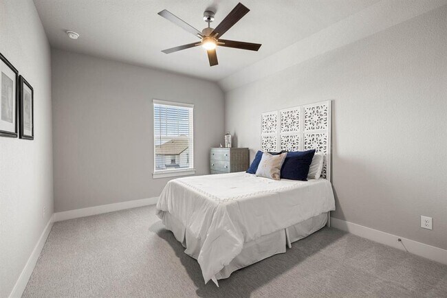 Building Photo - 708 Pinnacle Dr