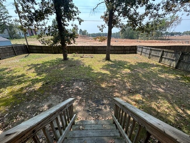 Building Photo - 121 Silverbrook Dr