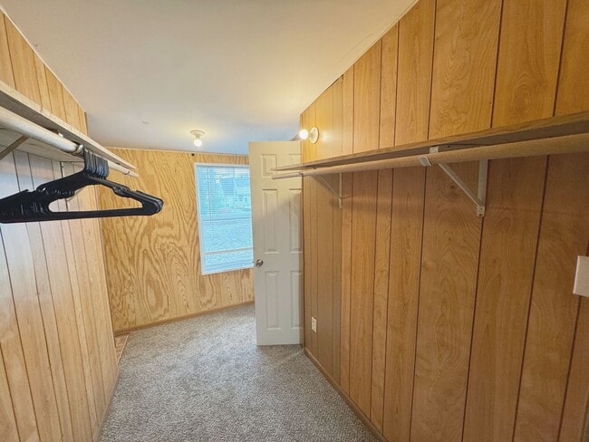Building Photo - short term lease available