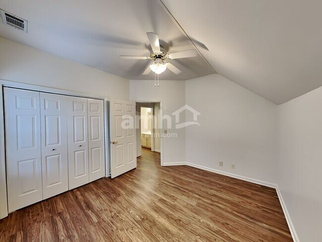 Building Photo - 6536 Arvington Way