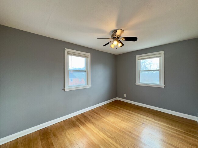 Building Photo - Spacious 4-Bedroom Townhome with Modern Am...