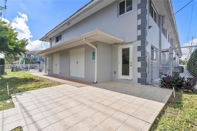 Building Photo - 2115 NE 37th Dr