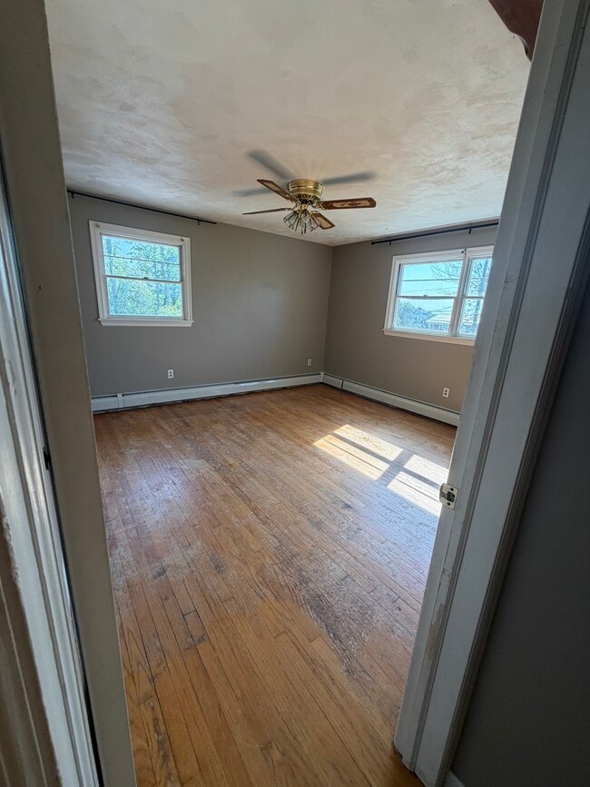 Building Photo - 818 Griffin Pond Rd