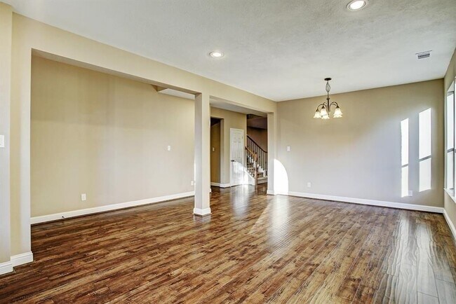 Building Photo - 11022 Avery Oaks Ln