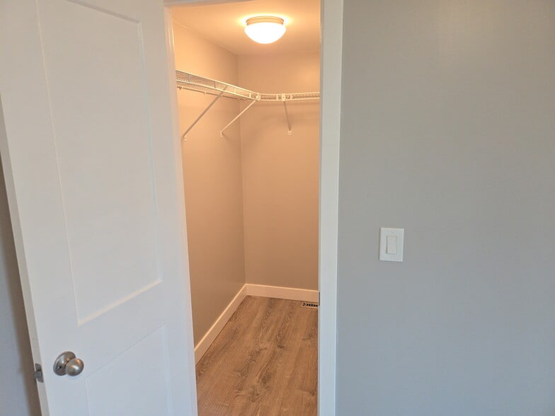Walk in closet - 1025 Ohio St