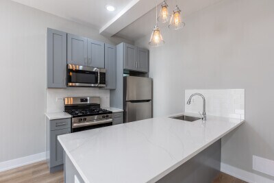 Building Photo - 454 W Belden Ave