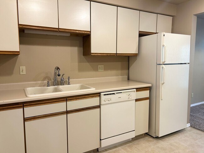 Building Photo - 3757 S Gekeler Ln
