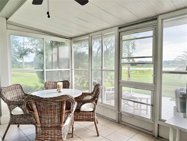 Building Photo - 1096 Villa Ln