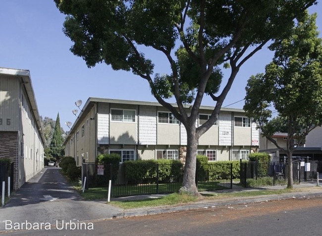 Building Photo - 1319-1319 Tripp Ave