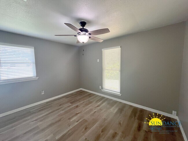 Building Photo - Charming 3 Bedroom Home in Crestview!