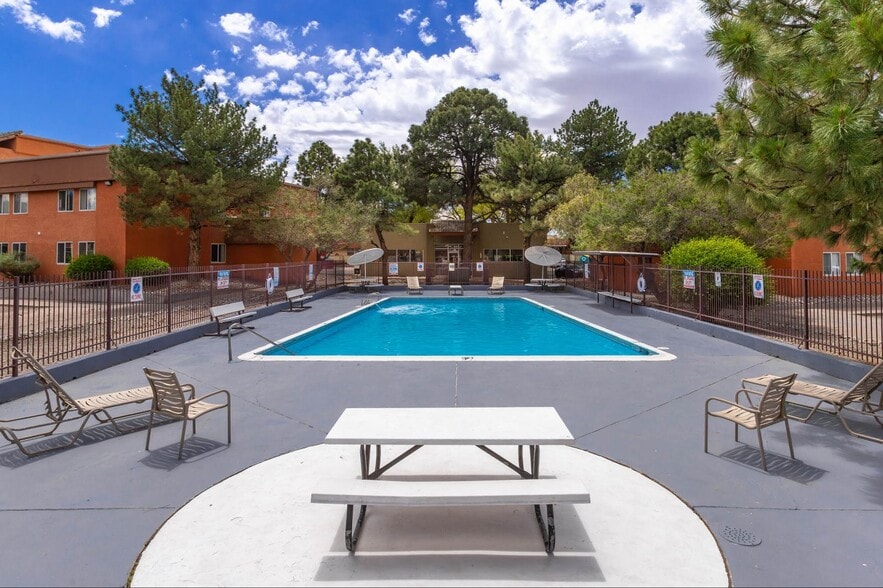 Primary Photo - Sun Pointe Park Apartments