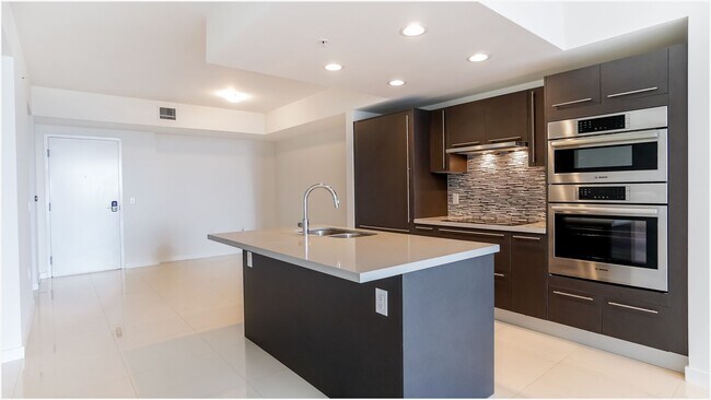 Building Photo - 1 Bed / 2 Bath UNIT 3-218