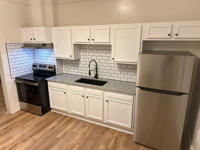 Building Photo - 621 Park Cir