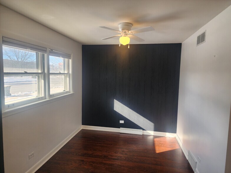 Building Photo - 2800 Manor Ln