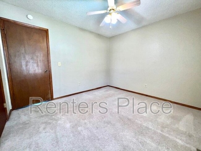 Building Photo - 6913 E 97th St