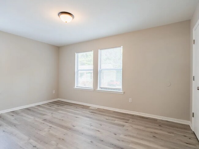 Building Photo - 606 Hilltop Dr