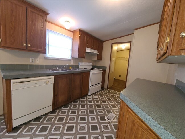 Building Photo - 9622 Oak Hill Dr