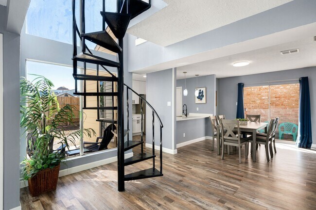 Building Photo - 12805 Westpark Dr